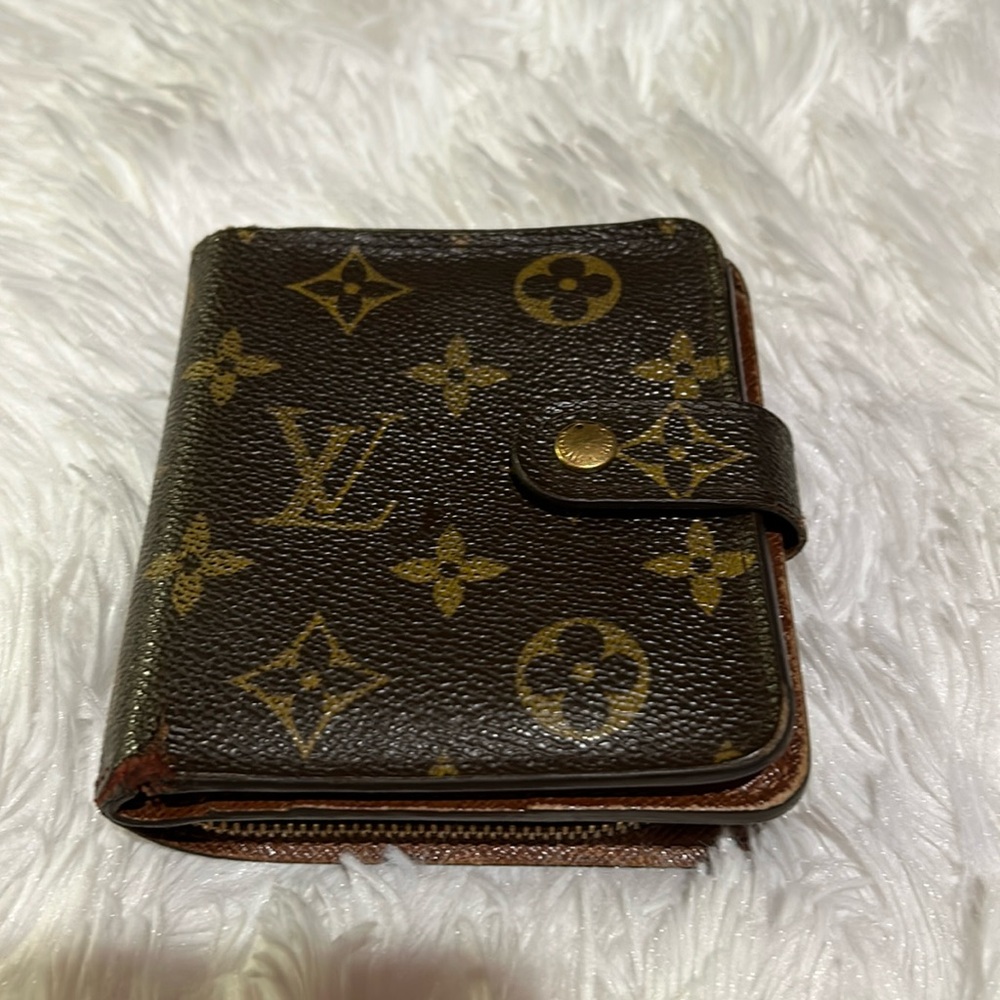 Louis Vuitton Monogram Zip Around Wallet